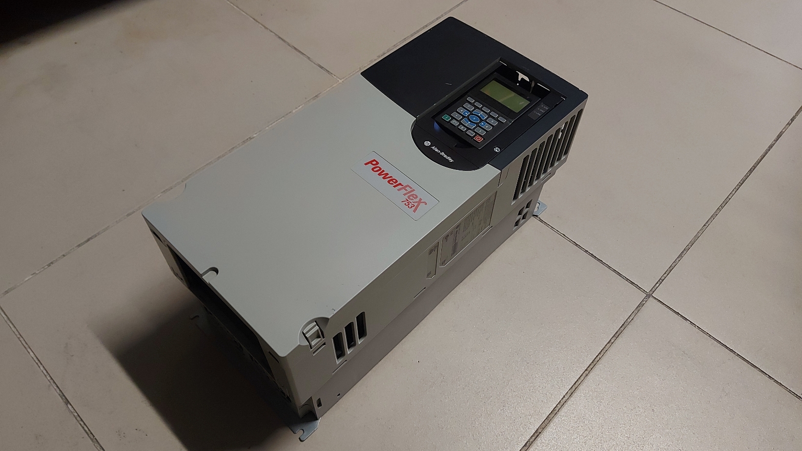 ALLEN-BRADLEY 20F11 N C 072 JA0NNNNN 20F11NC072JA0NNNNN PN-61995 POWERFLEX 753 30/37 KW SÜRÜCÜ 