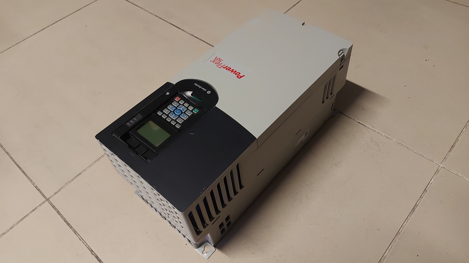 ALLEN-BRADLEY 20F11 N C 072 JA0NNNNN 20F11NC072JA0NNNNN PN-61995 POWERFLEX 753 30/37 KW SÜRÜCÜ 