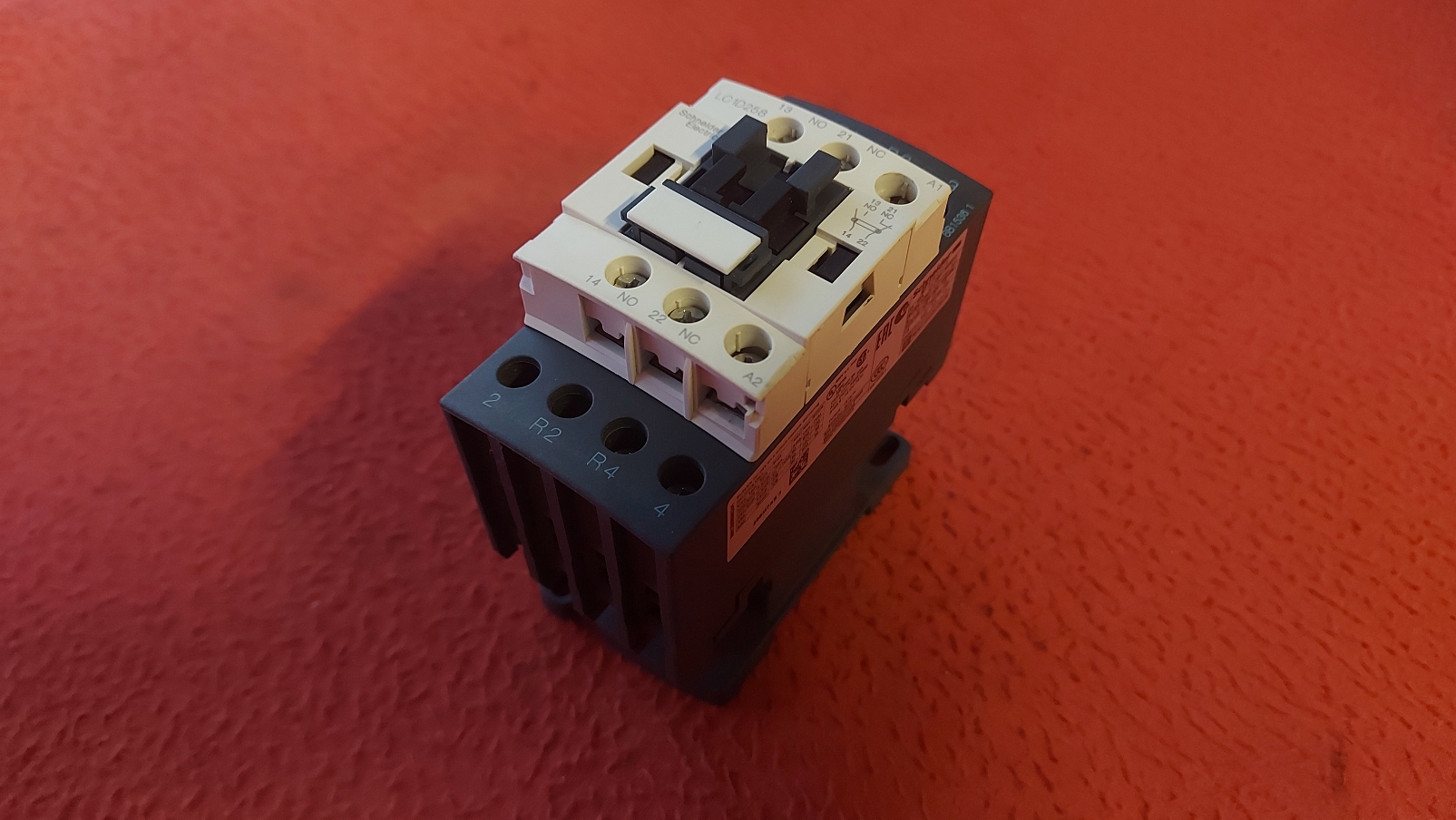 SCHNEİDER LC1D258M7 LC1D258 M7 LC1D258 220V 40A 11KW KONTAKTÖR