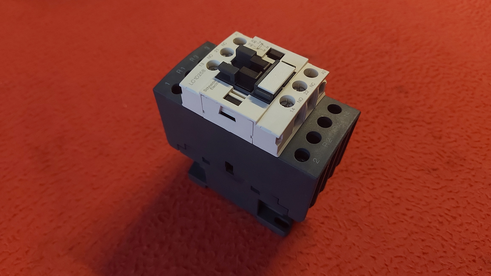 SCHNEİDER LC1D258M7 LC1D258 M7 LC1D258 220V 40A 11KW KONTAKTÖR
