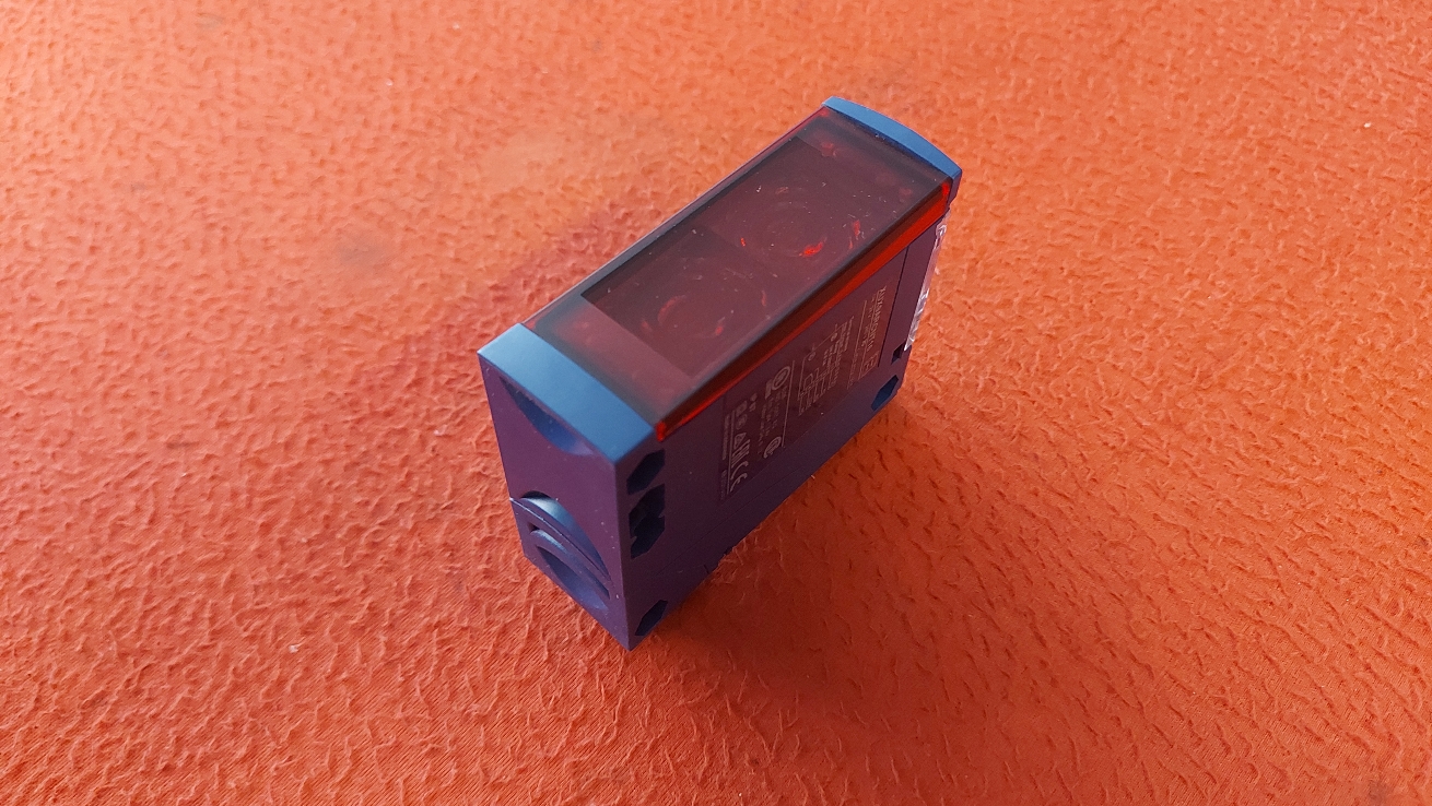 SCHNEİDER XUX9ARCNT16 FOTOELEKTRİK SENSÖR