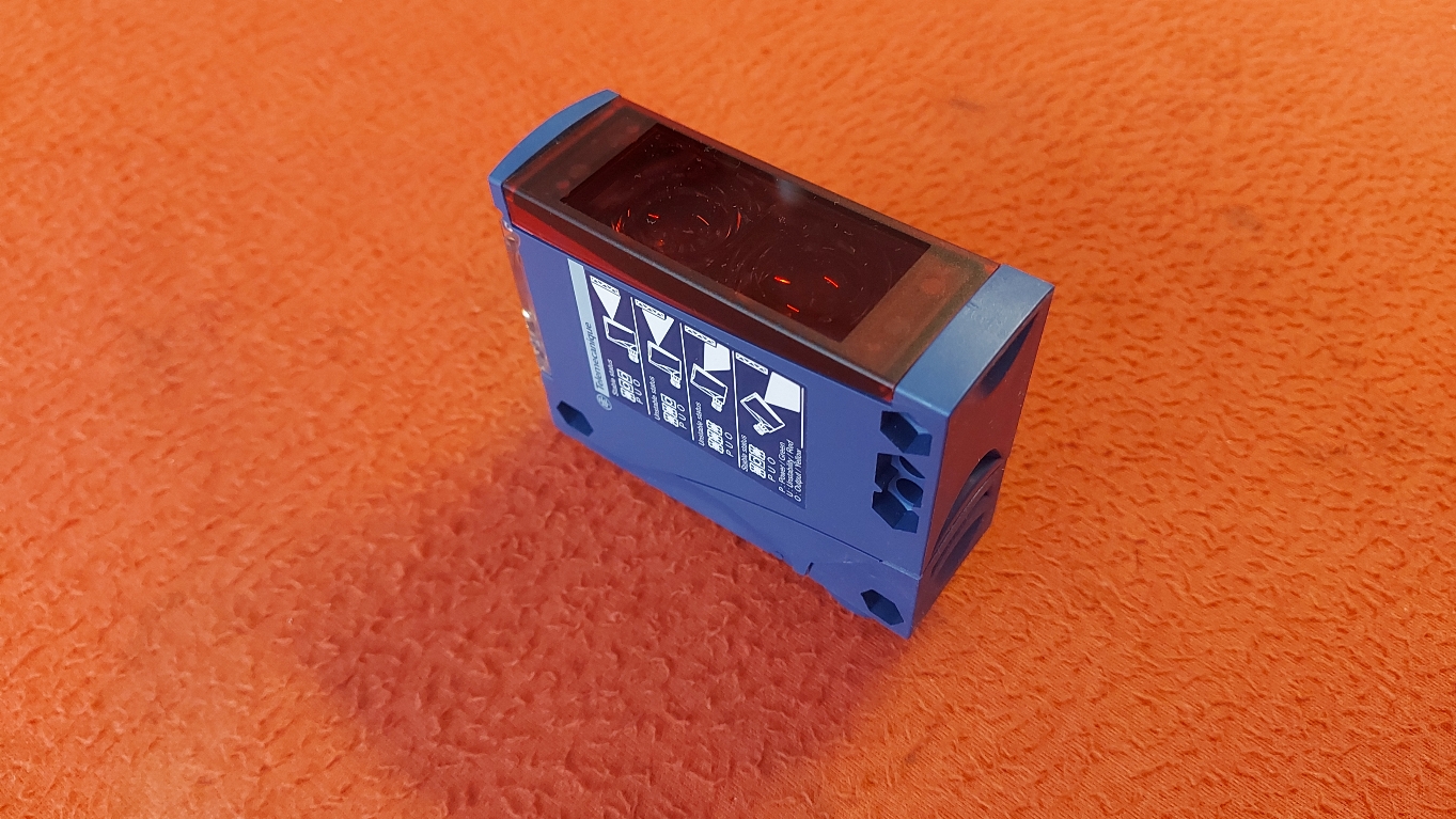 SCHNEİDER XUX9ARCNT16 FOTOELEKTRİK SENSÖR
