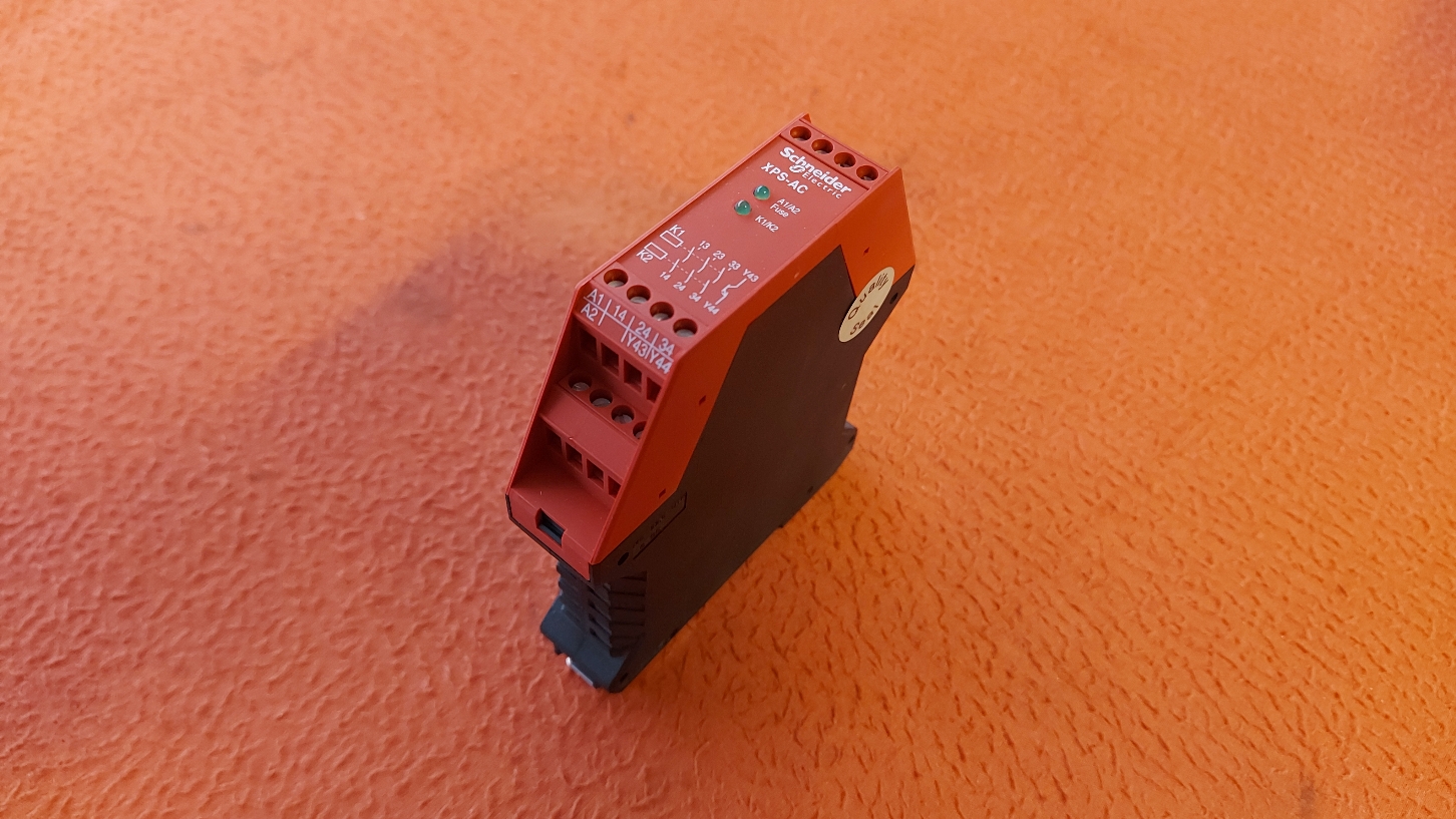 SCHNEİDER XPSAC5121 XPS-AC XPS AC XPSAC GÜVENLİK RÖLESİ