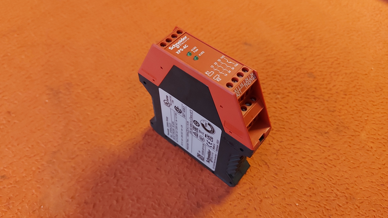 SCHNEİDER XPSAC5121 XPS-AC XPS AC XPSAC GÜVENLİK RÖLESİ