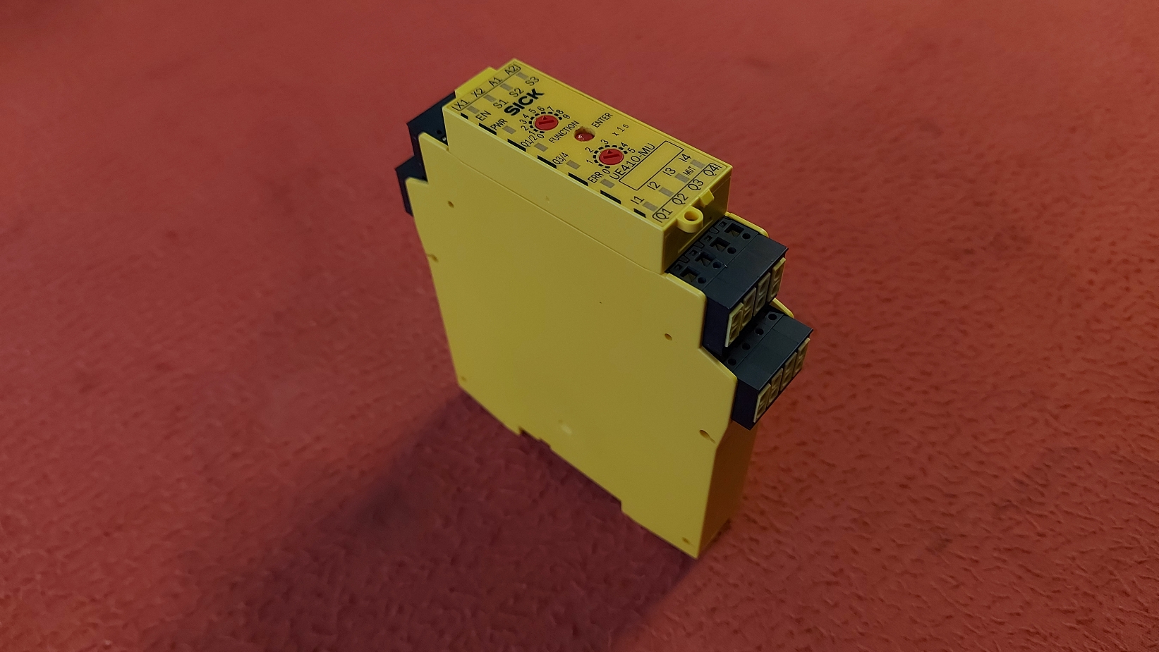 SİCK UE410-MU4T5 6032669 UE410 MU4T5 UE410MU4T5 SİCK GÜVENLİK RÖLESİ
