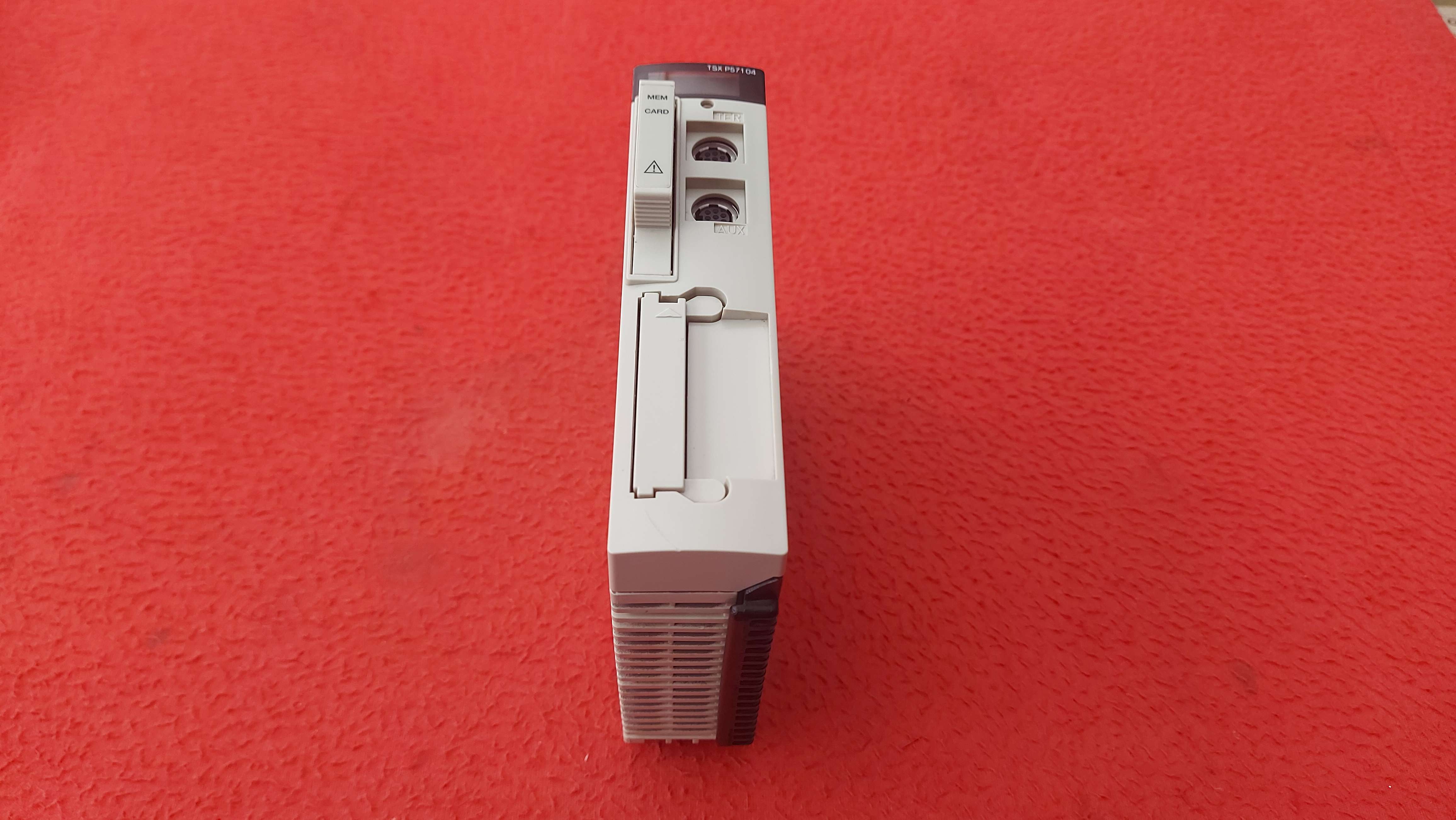 SCHNEİDER TSX P57104 TSX P57104M TSXP57104 TSXP57104M MODİCON PREMİUM