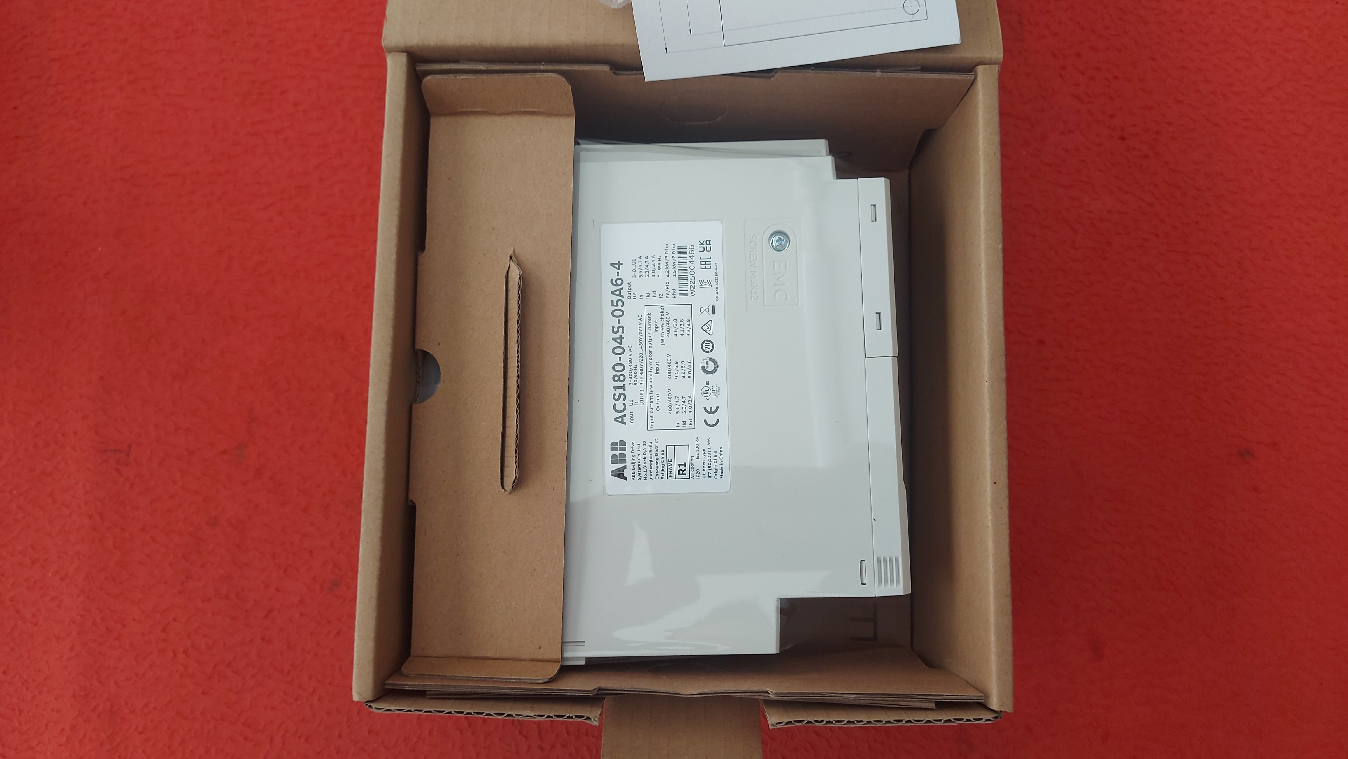 ABB ACS180-04S-05A6-4 3AXD50000716661 ACS180 2.2 KW SÜRÜCÜ