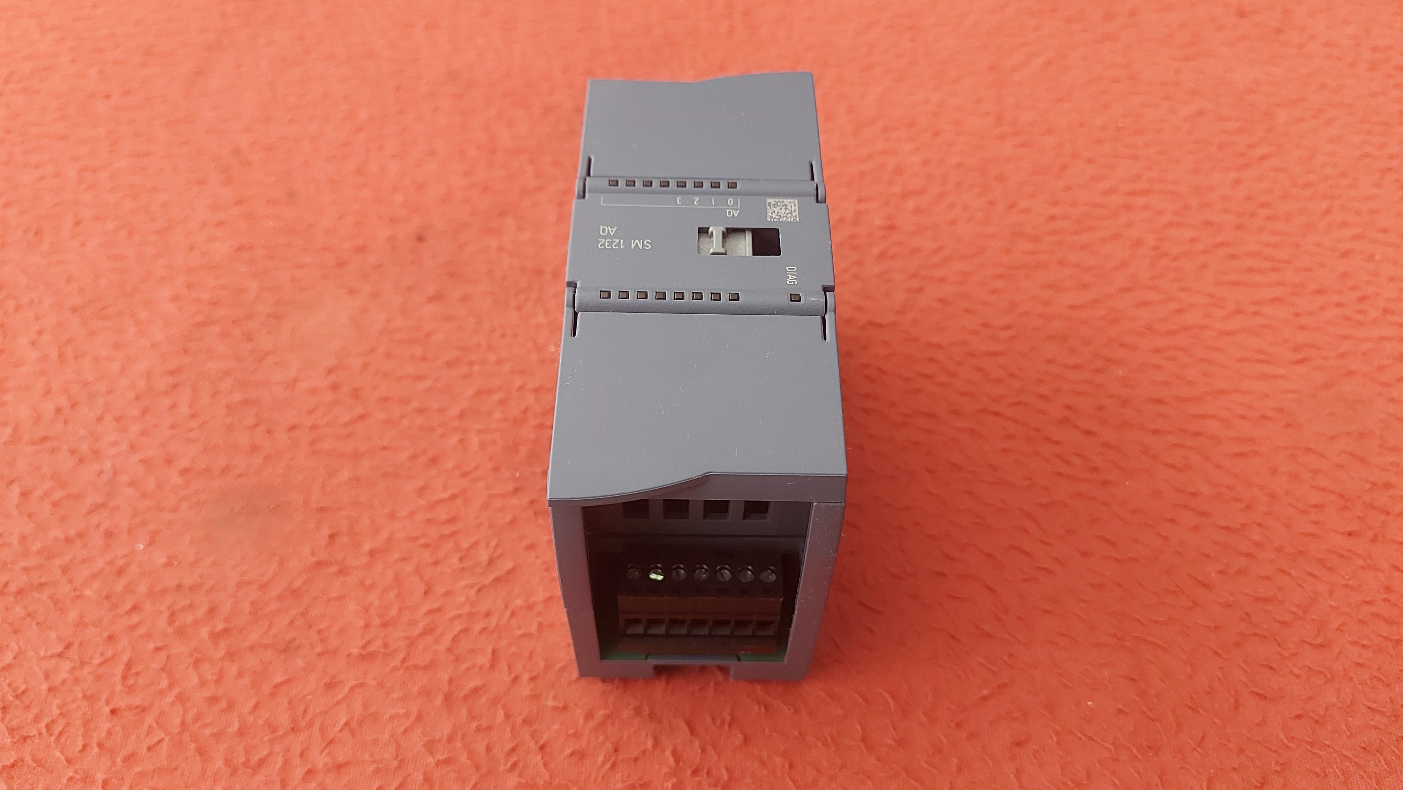 SİEMENS 6ES7 232-4HD32-0XB0 6ES7232-4HD32-0XB0 SM 1232 AQ SIMATIC S7-1200 