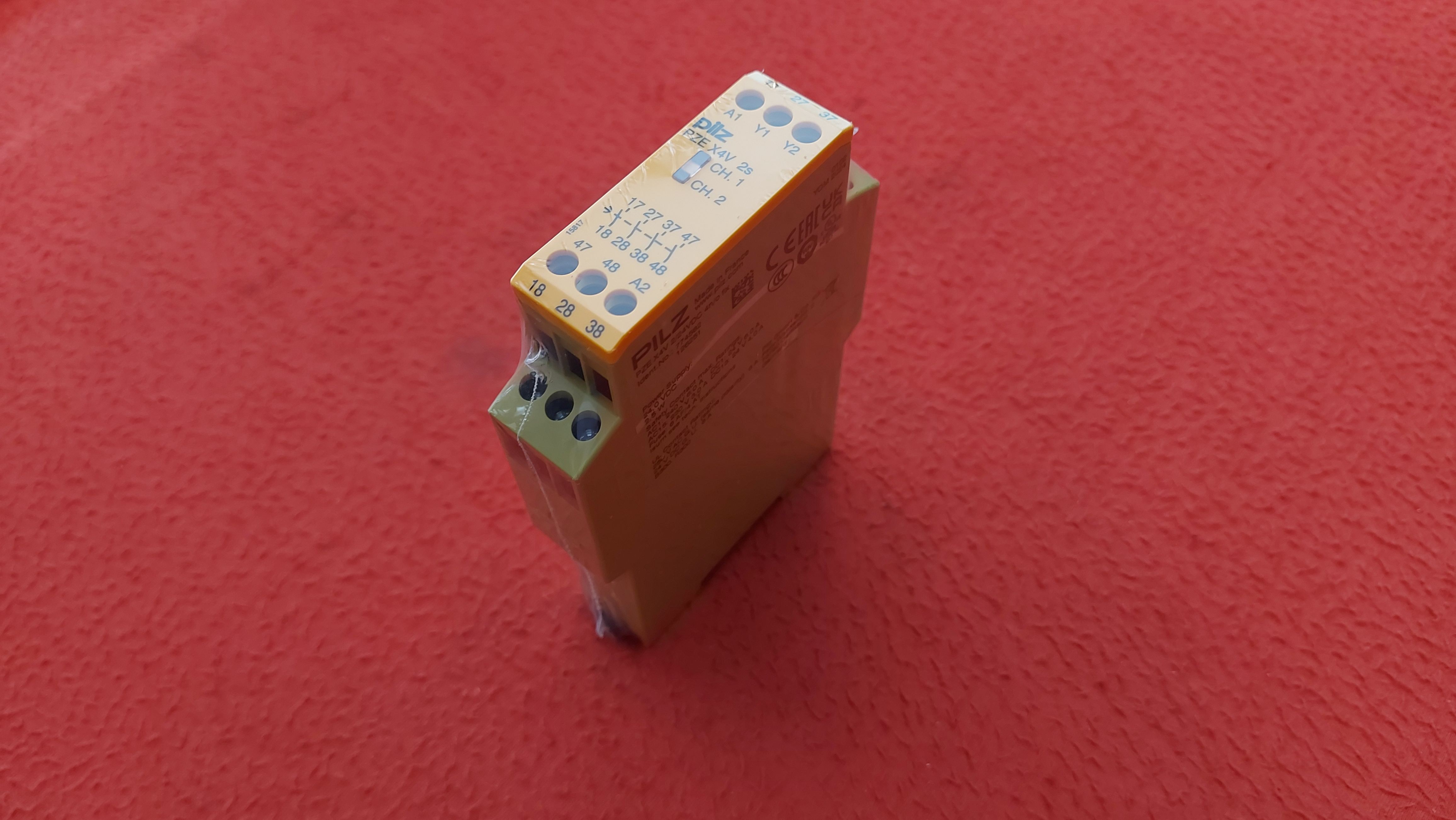 PİLZ PZE X4V 2S PZE X4V 2 774582 PZE X4V 2/24VDC