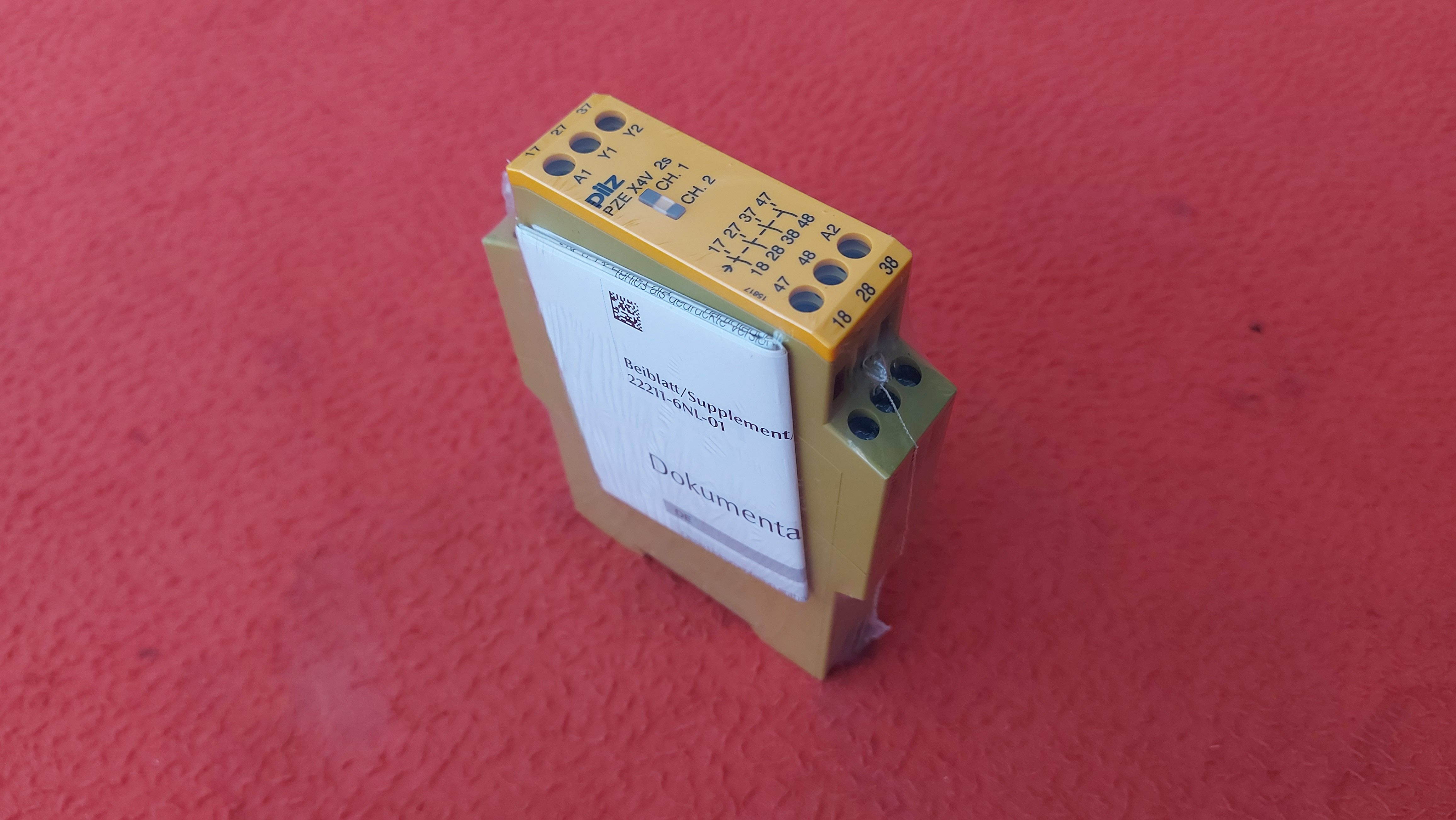 PİLZ PZE X4V 2S PZE X4V 2 774582 PZE X4V 2/24VDC
