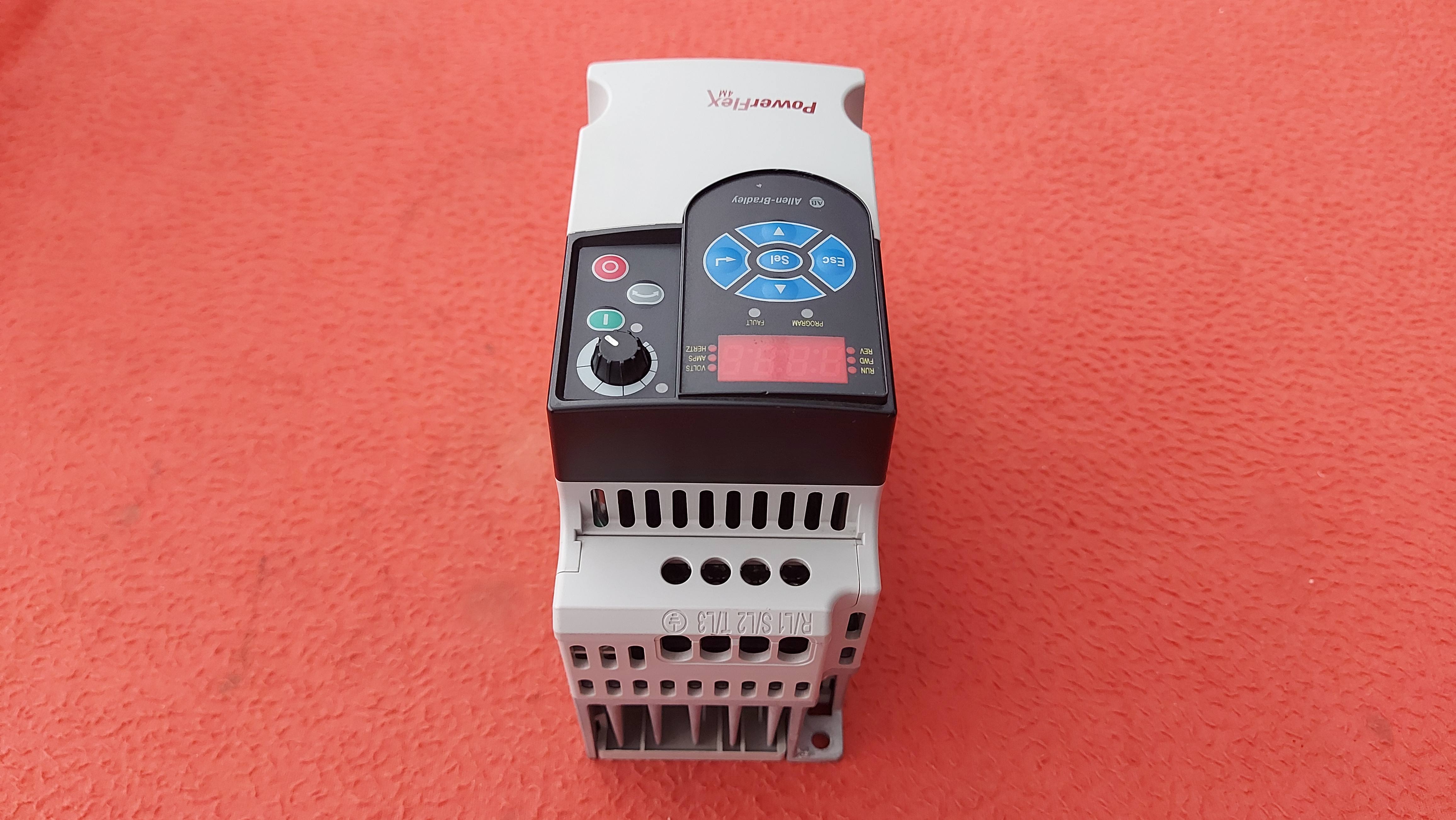ALLEN BRADLEY 22F-D4P2N103 POWERFLEX 4M 1.5 KW 380V SÜRÜCÜ