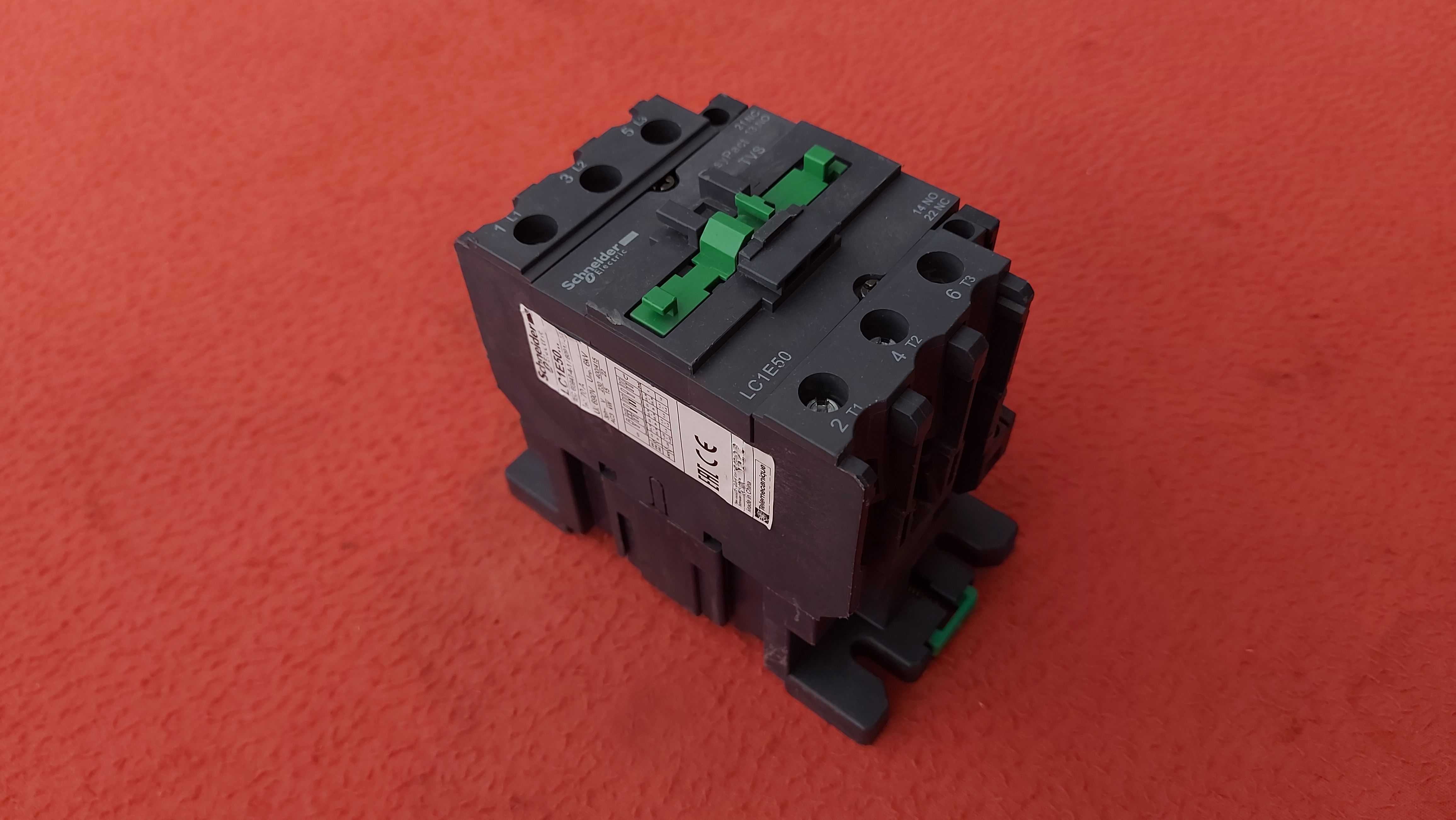 SCHNEİDER LC1E50 LC1E50M5 LC1E50M7 220VAC 22 KW KONTAKTÖR