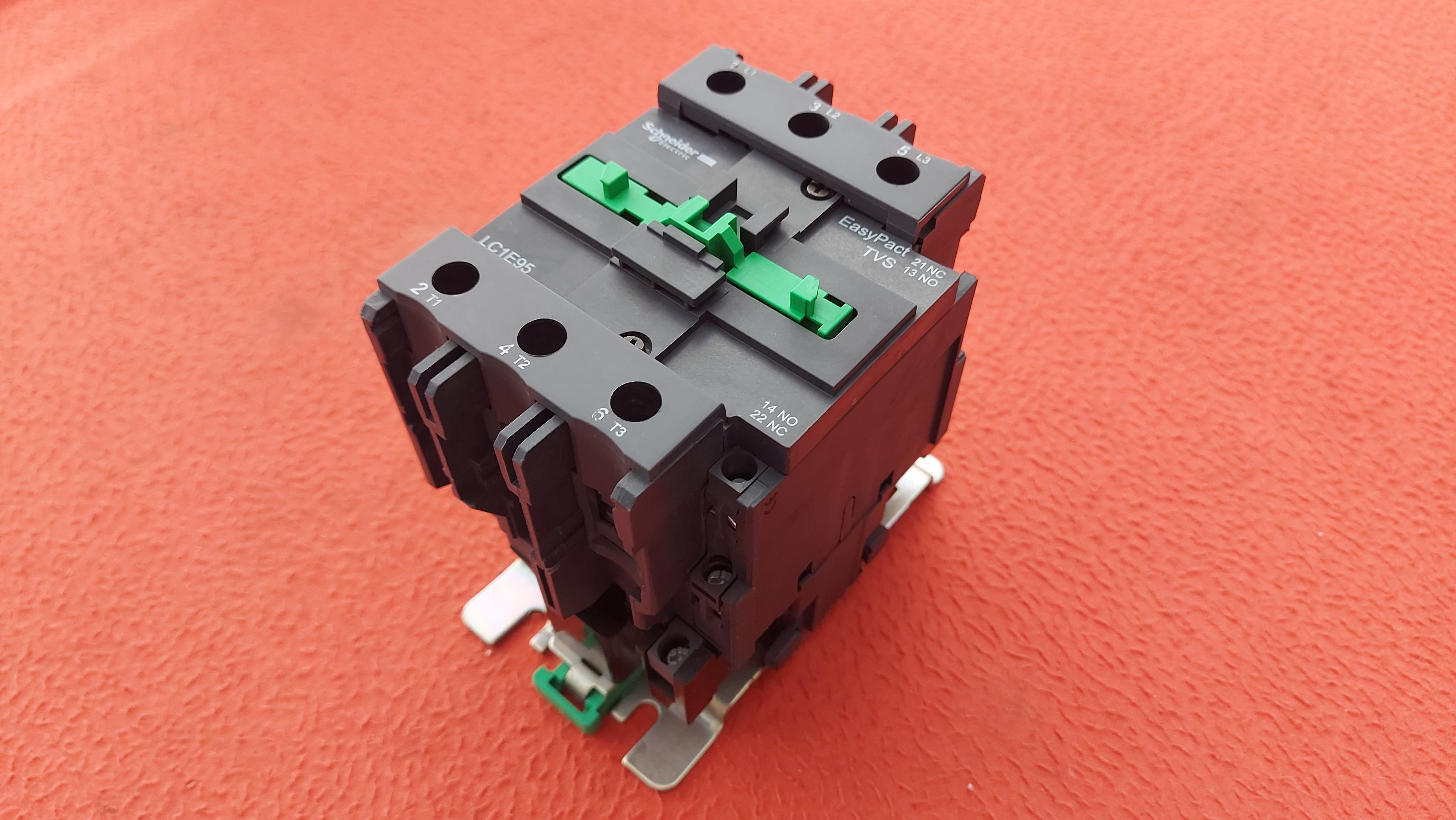 SCHNEİDER LC1E95 LC1E95M5 LC1E95M7 220VAC 45 KW KONTAKTÖR
