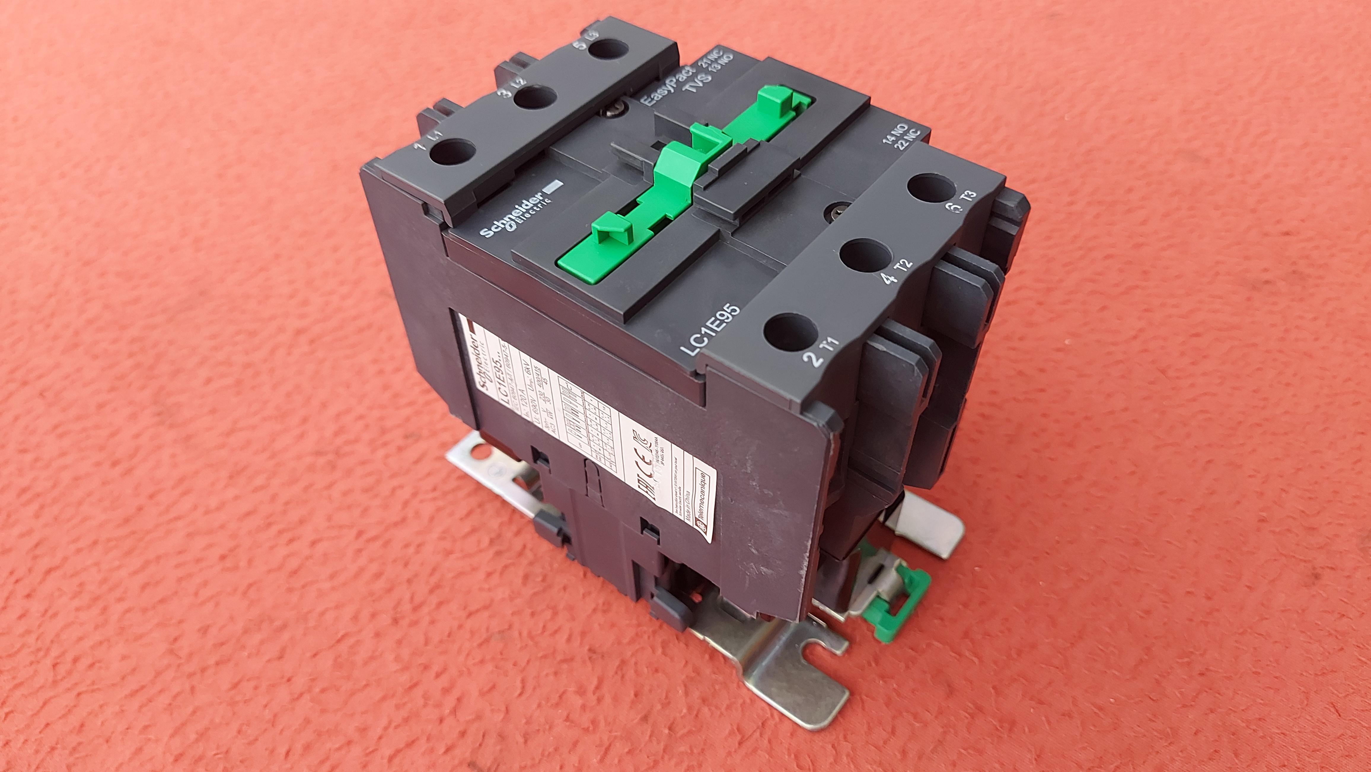 SCHNEİDER LC1E95 LC1E95M5 LC1E95M7 220VAC 45 KW KONTAKTÖR