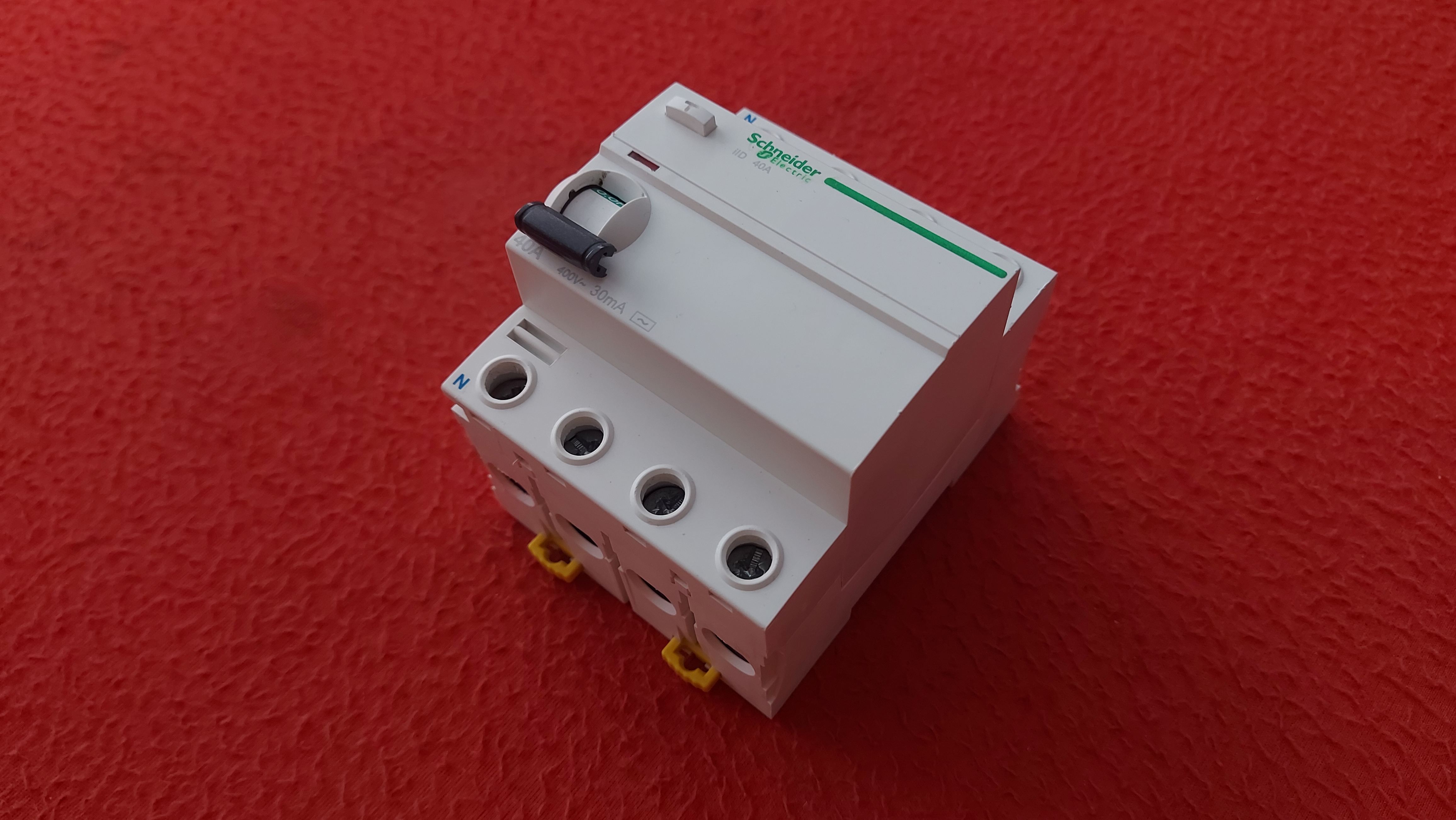 SCHNEİDER A9R41440 40A 30MA KAÇAK AKIM RÖLESİ 