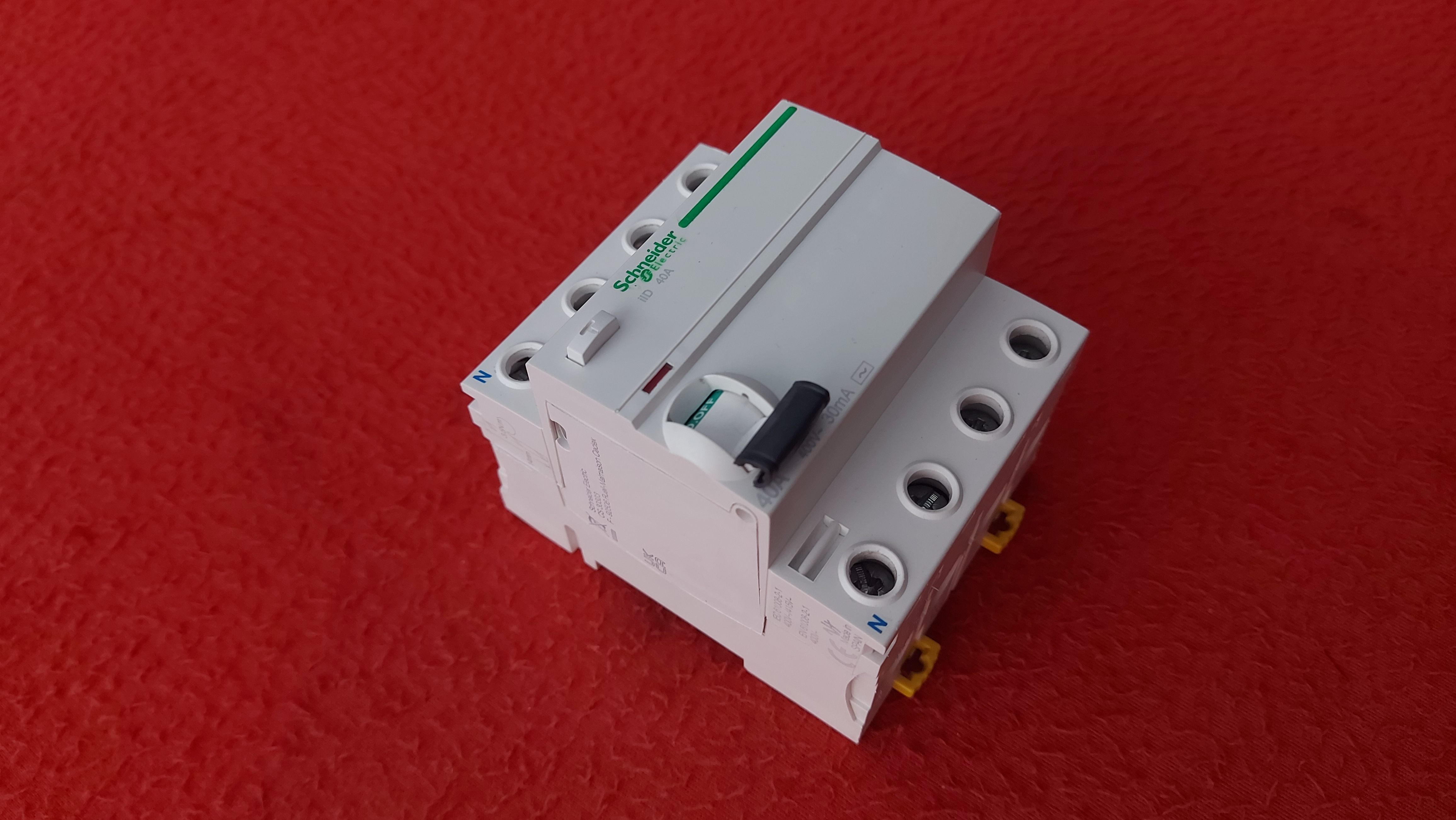 SCHNEİDER A9R41440 40A 30MA KAÇAK AKIM RÖLESİ 