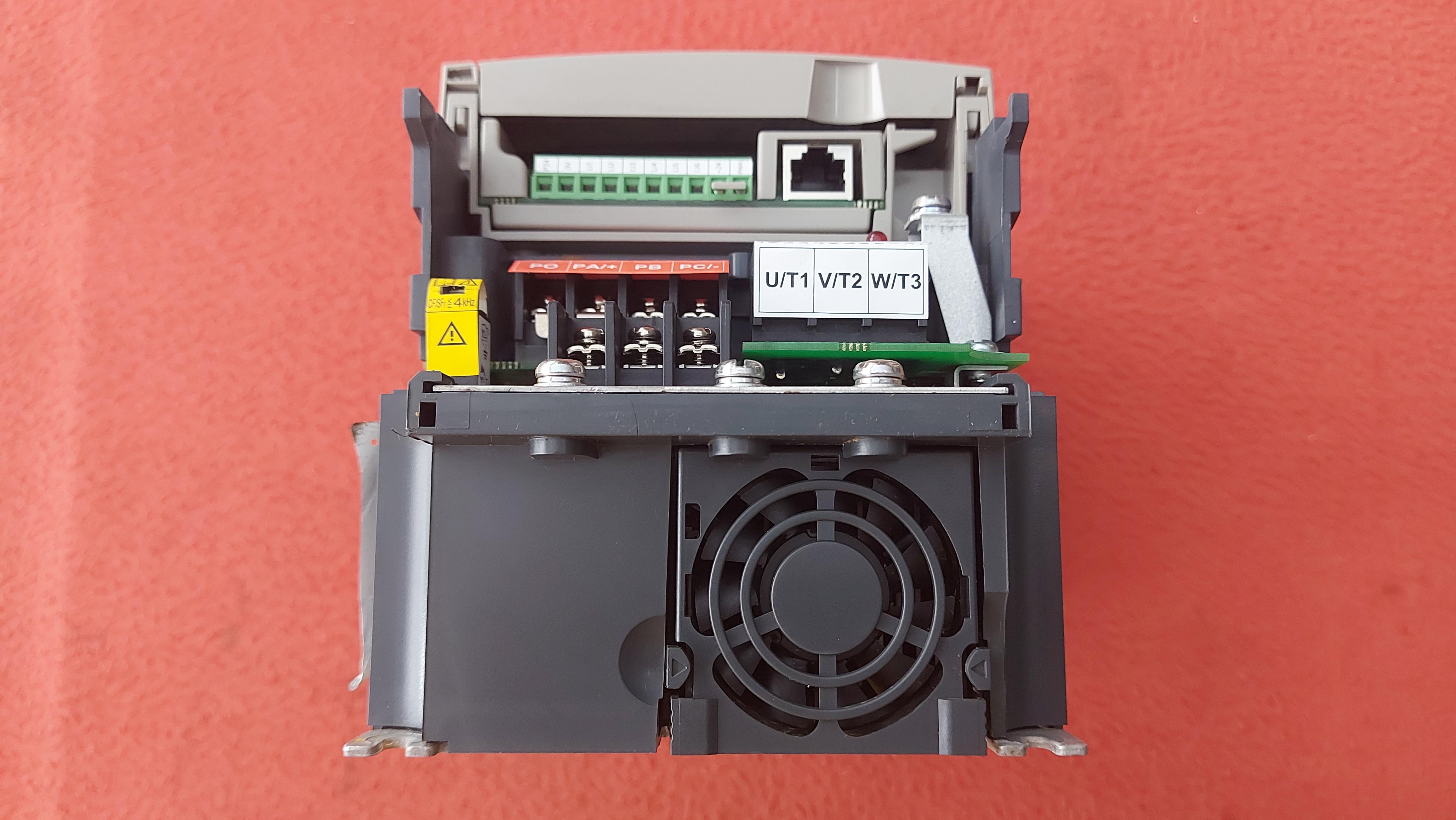SCHNEİDER ATV71WU22N4 ATV71E5U22N4 ATV71HU22N4 ATV71HU22N4Z ATV71 2.2 KW 
