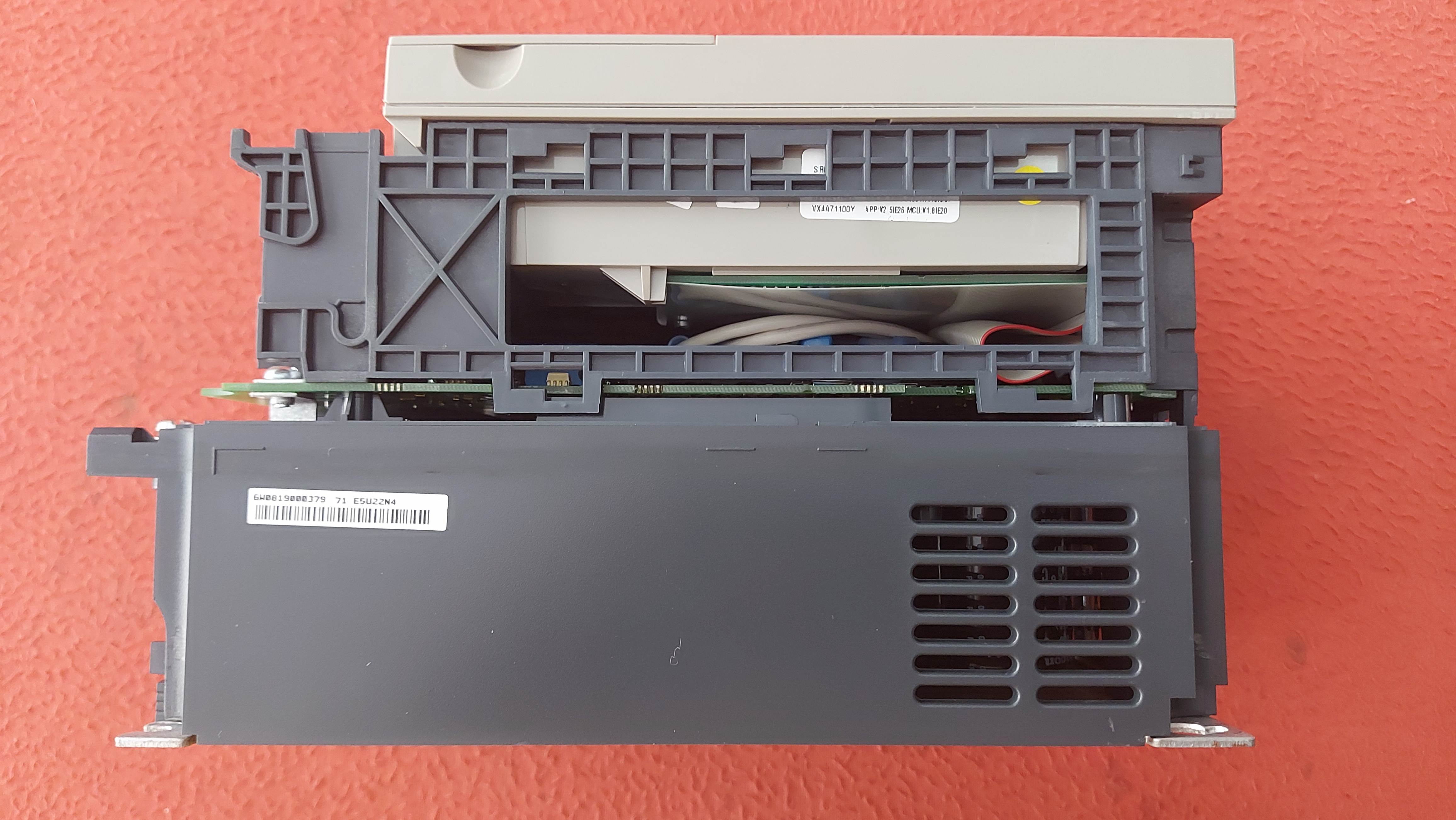 SCHNEİDER ATV71WU22N4 ATV71E5U22N4 ATV71HU22N4 ATV71HU22N4Z ATV71 2.2 KW 