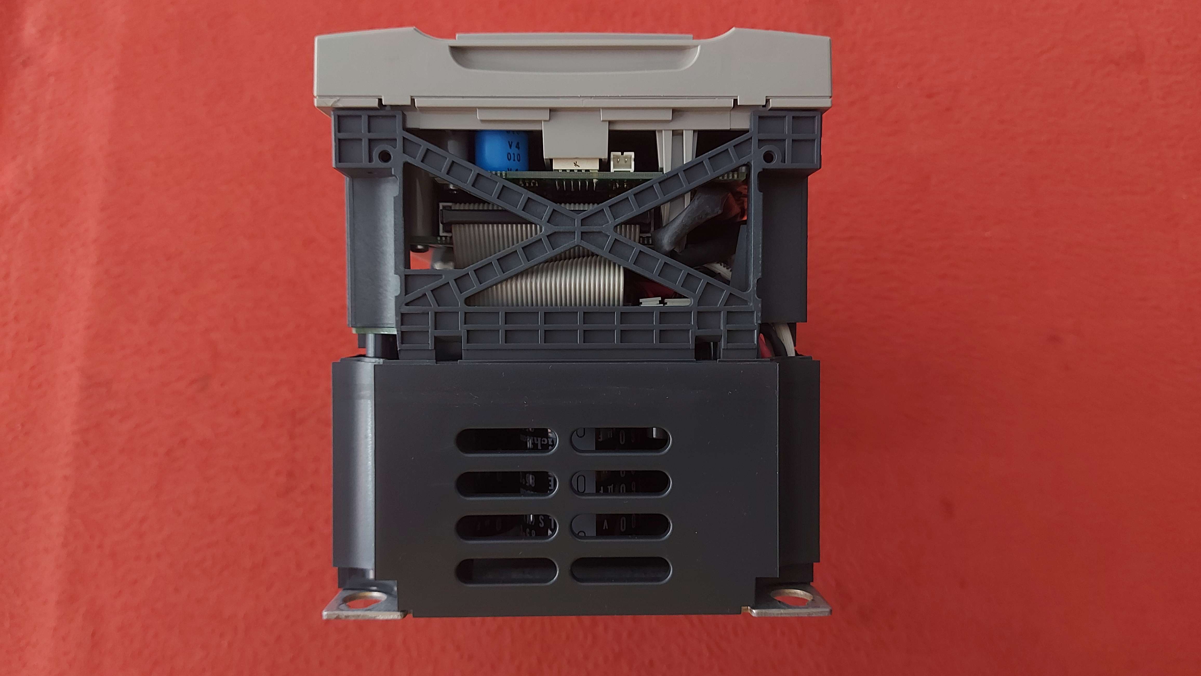 SCHNEİDER ATV71WU22N4 ATV71E5U22N4 ATV71HU22N4 ATV71HU22N4Z ATV71 2.2 KW 