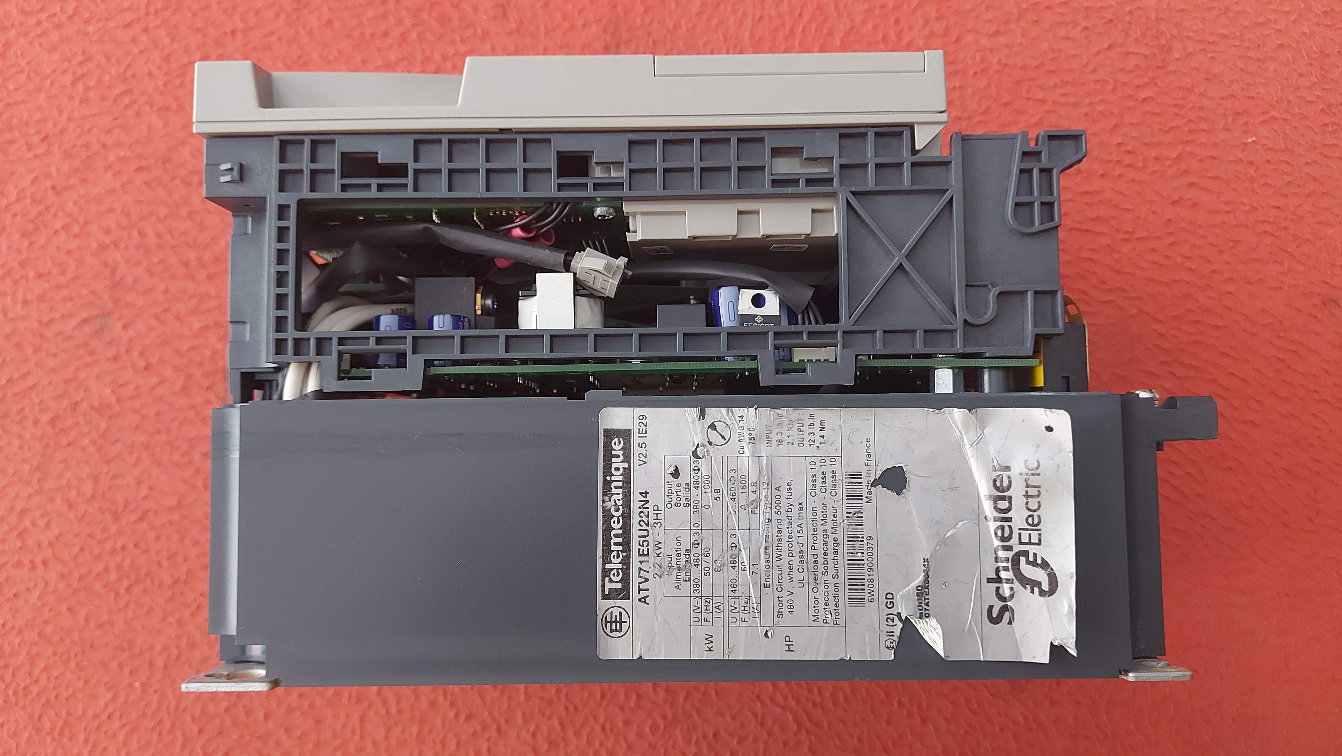 SCHNEİDER ATV71WU22N4 ATV71E5U22N4 ATV71HU22N4 ATV71HU22N4Z ATV71 2.2 KW 