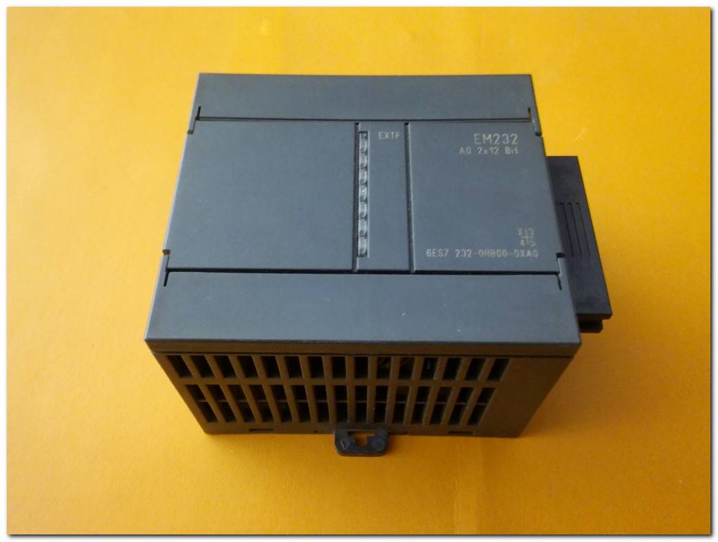 SIEMENS 6ES7 232-0HB00-0XA0 6ES7 232-0HB00-0XA0 EM232 ANALOG OUTPUT MODULE PLC