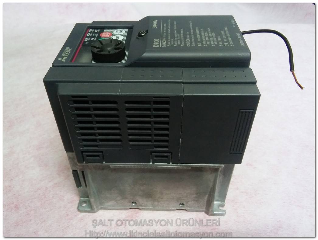 MITSUBISHI FR-D740-1.5K-CHT C7XL7L D700 1,5KW SÜRÜCÜ INVERTER