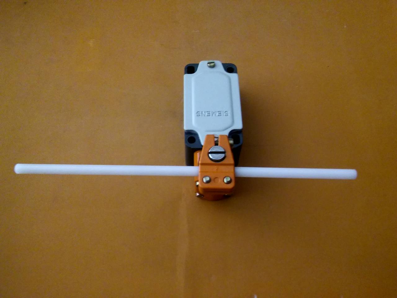SIEMENS 3SE3 3SE3 120-1Q VDE 0660 IEC 947-5-1 SIFIR KUTULU LİMİT SWİTCH
