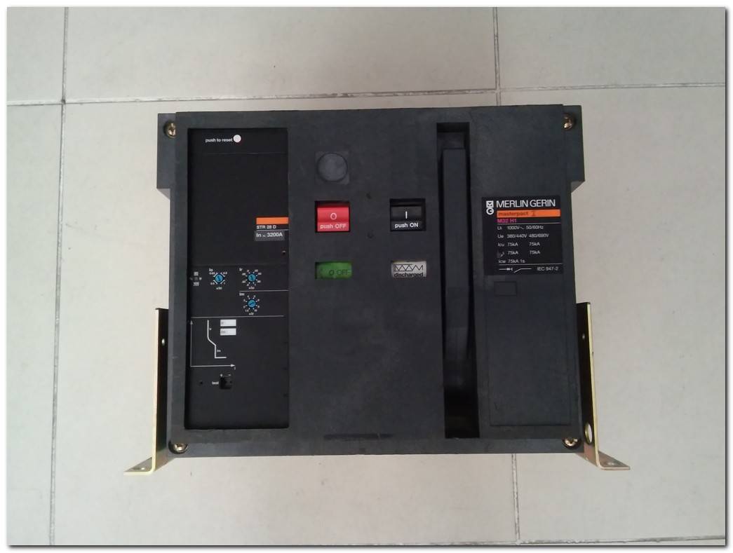 MERLİN GERİN M32 H1 3200A MOTORLU MASTERPACT IEC 947-2 STR 28 D M32H1