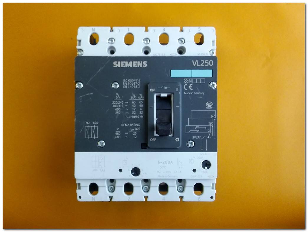 SIEMENS VL250 200A 4 KUTUPLU TMŞ 3VL3725-1AA46-0AA0 KOMPAKT ŞALTER