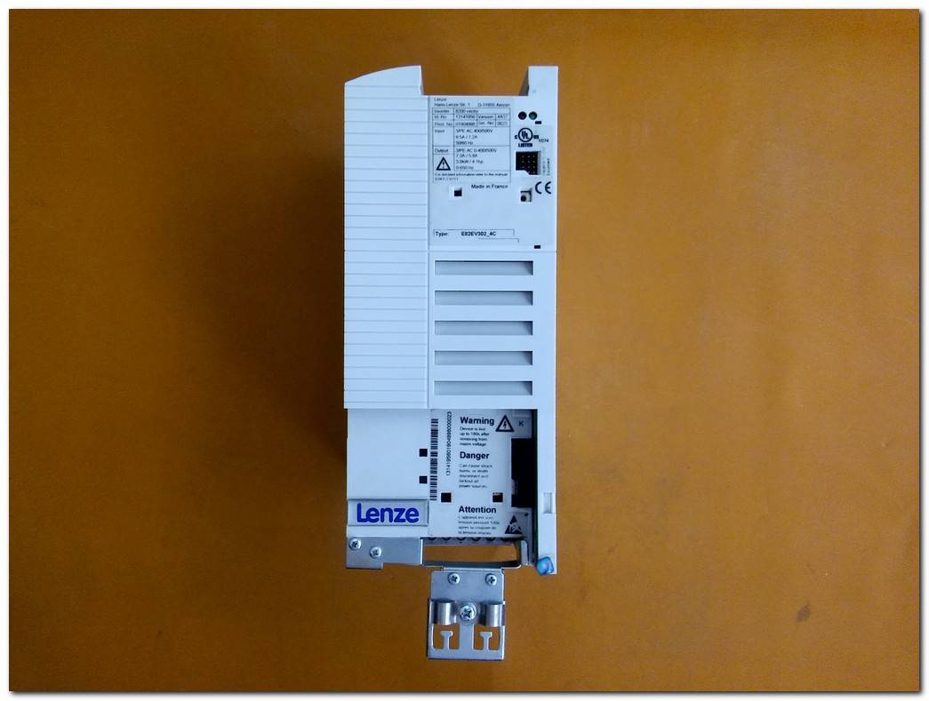 LENZE E82EV302-4C E82EV302K4C 13436485 8200 3KW VECTOR SÜRÜCÜ 3 KW INVERTER