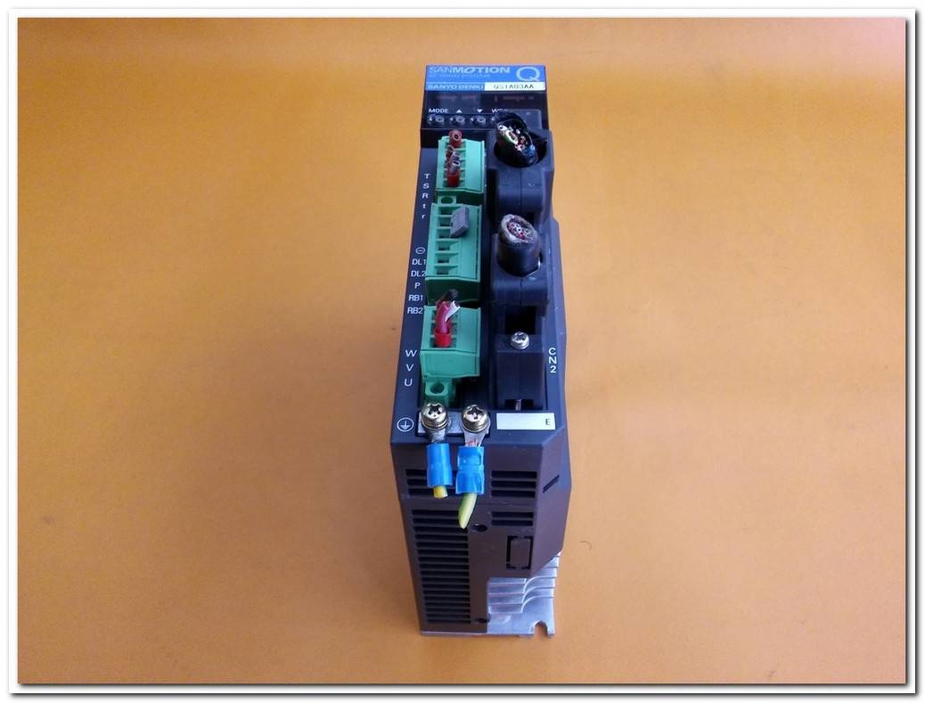 SANMOTION QS1A03AA AC SERVO SYSTEMS SANYO DENKI AC SORVO DRIVE 5.2A SÜRÜCÜ QS1A01AA
