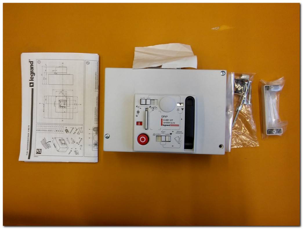 LEGRAND DPX3 0 261 27 1 DPX3 1600 230V AC-DC 1600A SIFIR KUTULU TMŞ 026127