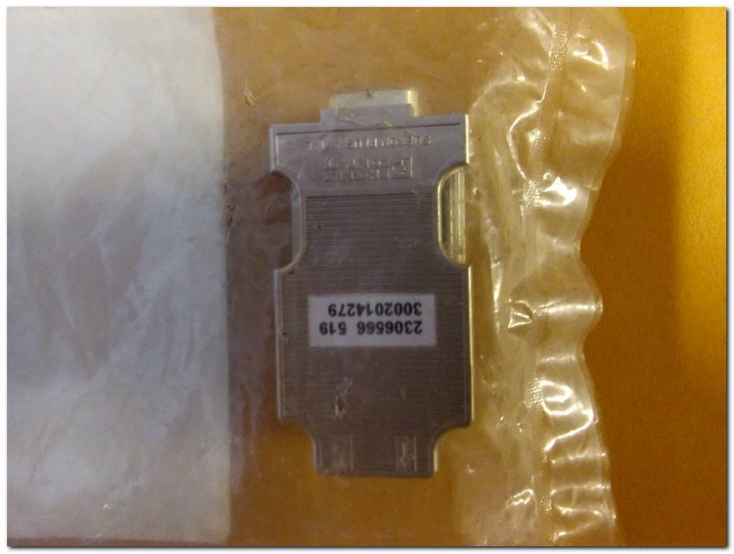 PHOENIX CONTACT SUBCON-PLUS-CAN-AX 23 06 56 6 D-32825 BLOMBERG SIFIR KUTULU KONNEKTÖR