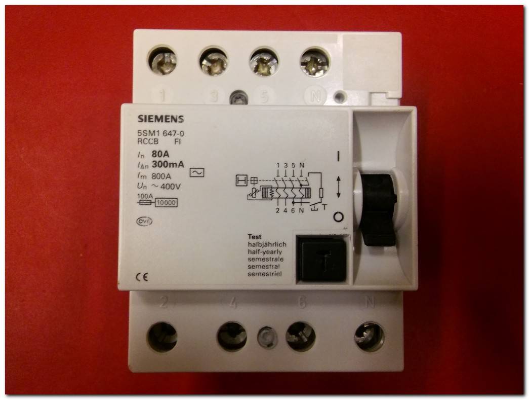 SIEMENS 5SM1 647-0 5SM1647-0 80A 300MA YANGIN KORUMA RÖLESİ KAÇAK AKIM TRİFAZE