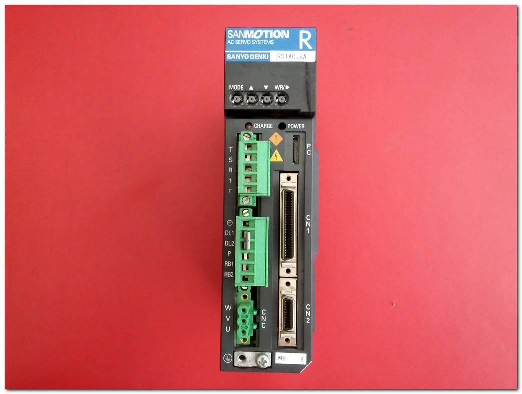 SANMOTION RS1A03AAWFF 5,2A SANMOTION R2AA06040FXH00M 400W SERVO SÜRÜCÜ VE SERVO MOTOR TAKIM