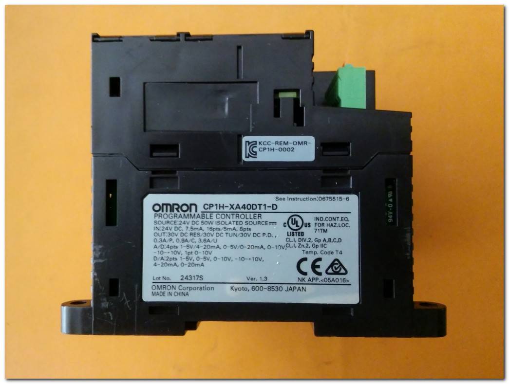 OMRON CP1H-XA40DT1-D SYSMAC CP1H VE OMRON CP1W-CIF12 COMM TAKIM
