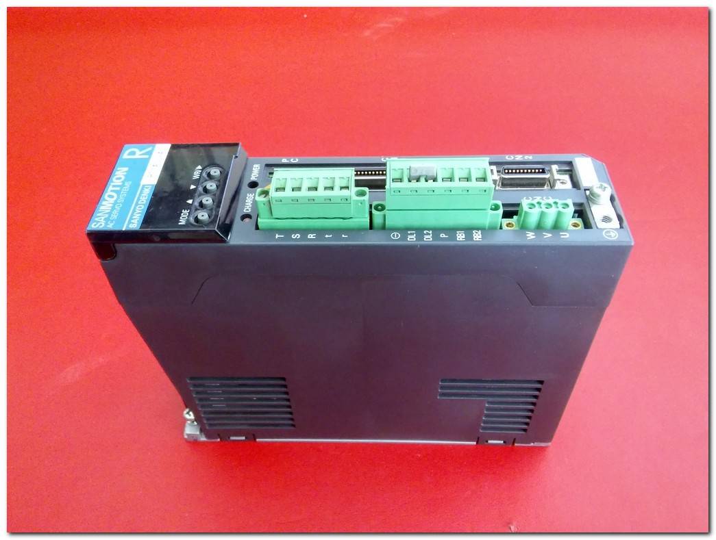 SANMOTION RS1A03AAWFF 5,2A SANMOTION R2AA06040FXH00M 400W SERVO SÜRÜCÜ VE SERVO MOTOR TAKIM