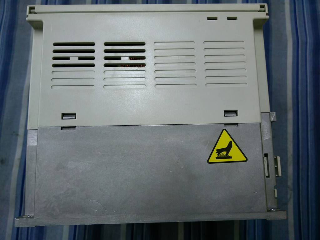 TOSHIBA VFS11-4022PL-WP(1) 2,2KW (380V) SÜRÜCÜ VFS11-4022PL-WP(3A) 380V 