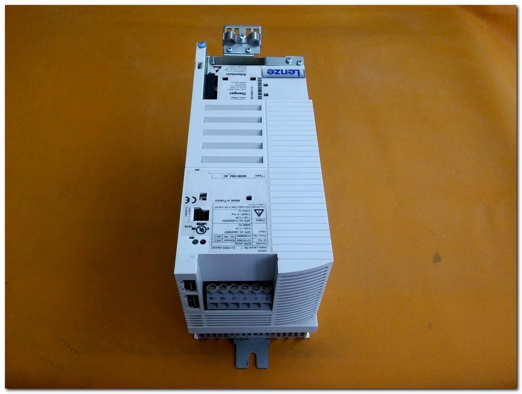LENZE E82EV302-4C E82EV302K4C 13436485 8200 3KW VECTOR SÜRÜCÜ 3 KW INVERTER