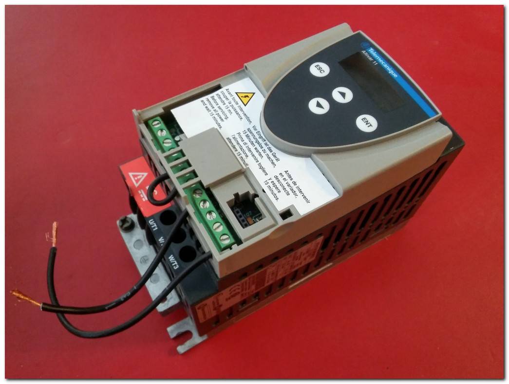 TELEMECANIQUE ATV11HU05M2E ALTİVAR 11 ATV11 0,18KW SÜRÜCÜ