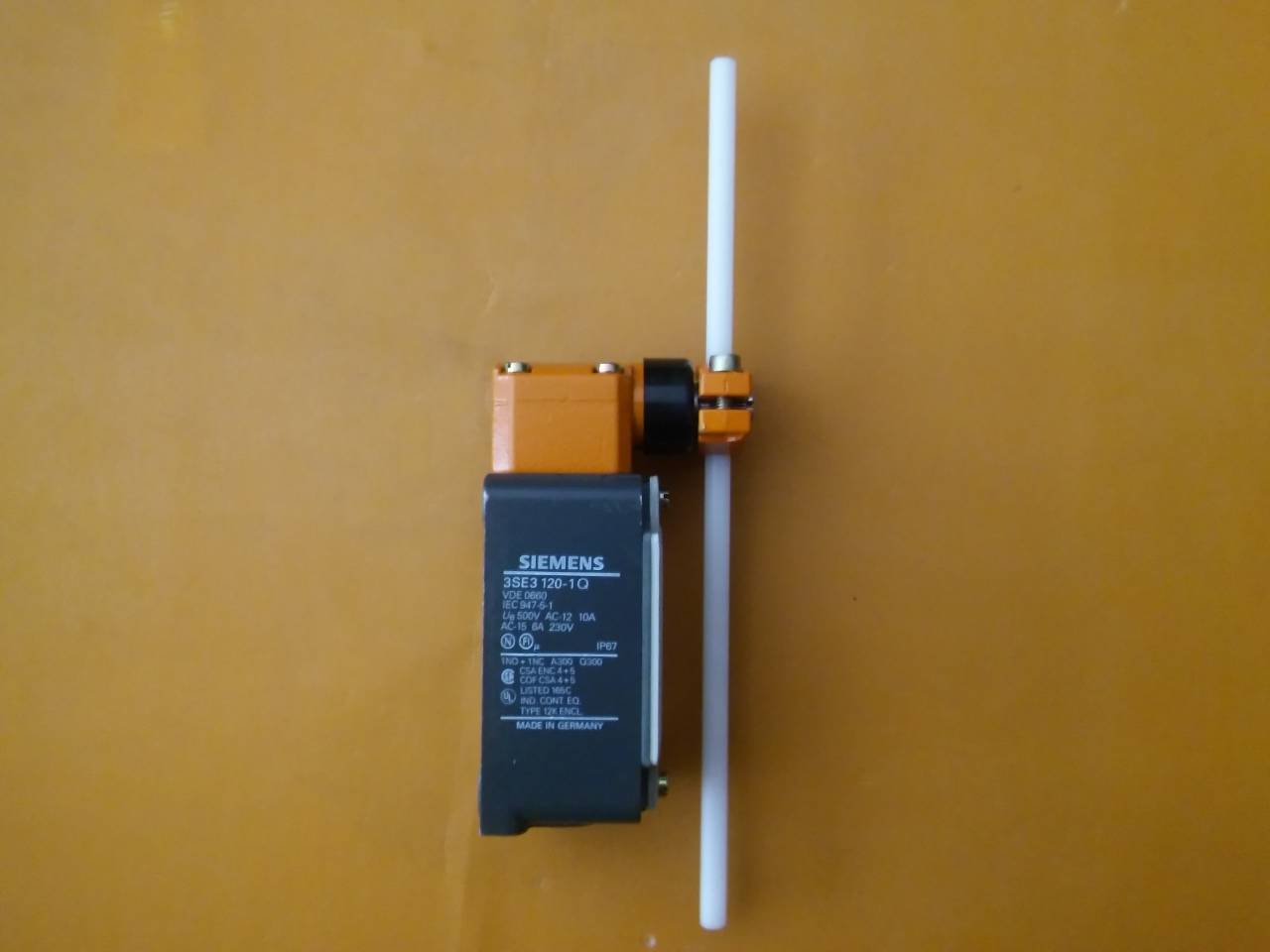 SIEMENS 3SE3 3SE3 120-1Q VDE 0660 IEC 947-5-1 SIFIR KUTULU LİMİT SWİTCH