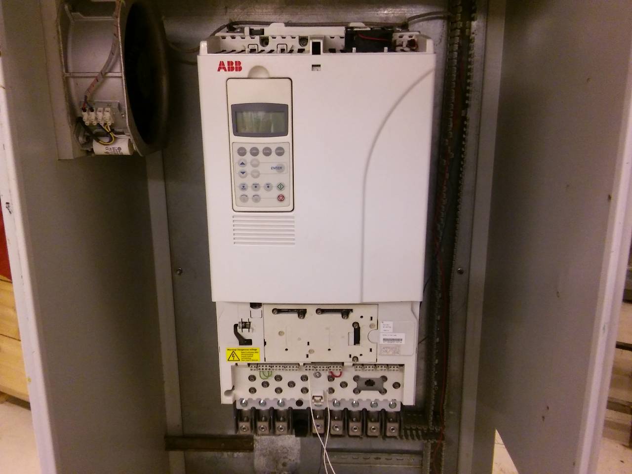 ABB ACS800-04-0135-3 J400 ACS 0135-3 SW ASXR7360 110 KW 225A AĞIR ŞART 8040135300060000