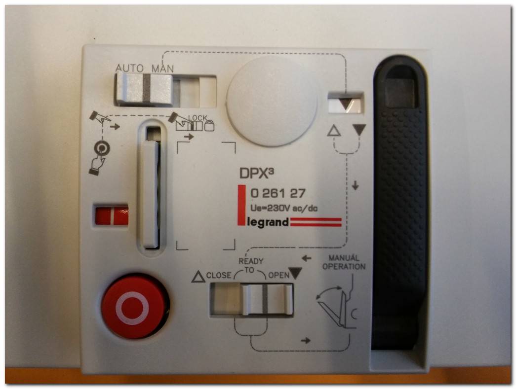 LEGRAND DPX3 0 261 27 1 DPX3 1600 230V AC-DC 1600A SIFIR KUTULU TMŞ 026127