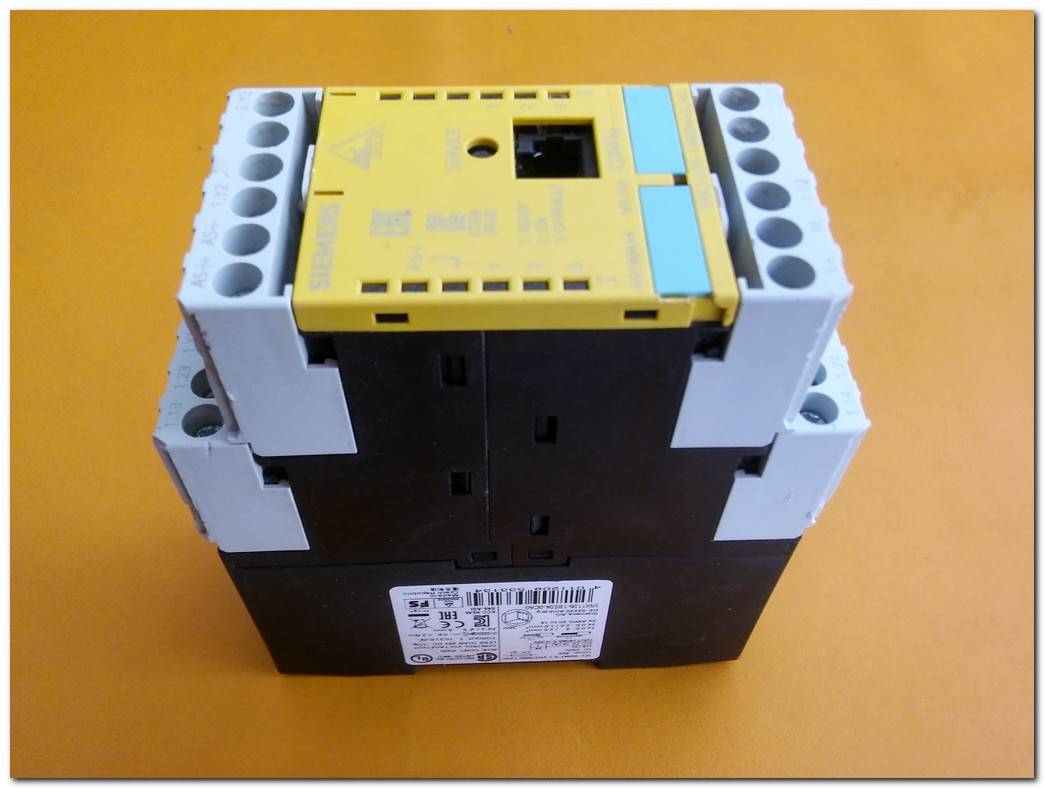 SIEMENS 3RK1105-1BE04-0CA0 ASISAFE BASİS SAFETY MONİTOR GÜVENLİK MONİTÖRÜ