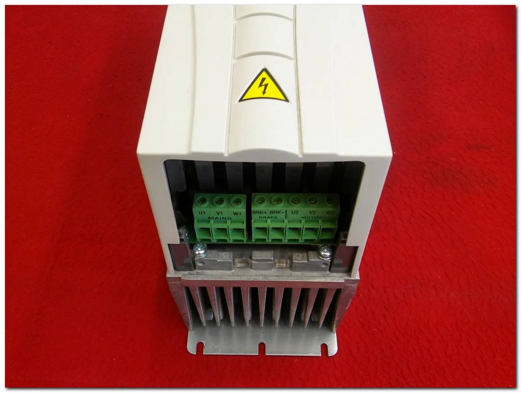 ABB ACH550-01-015A-4 7,5KW HVAC HAVALANDIRMA