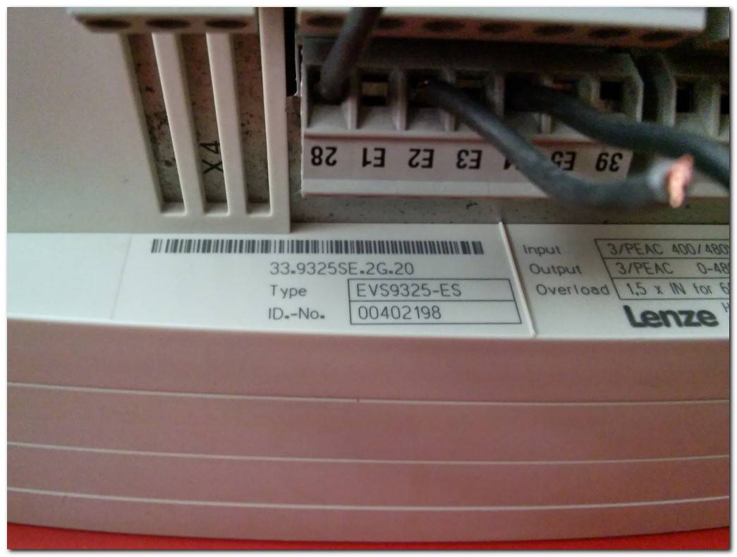 EVS9325-ES 00402198 LENZE