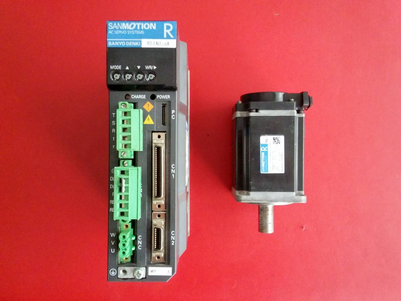 SANMOTION RS1A03AAWFF 5,2A SANMOTION R2AA06040FXH00M 400W SERVO SÜRÜCÜ VE SERVO MOTOR TAKIM