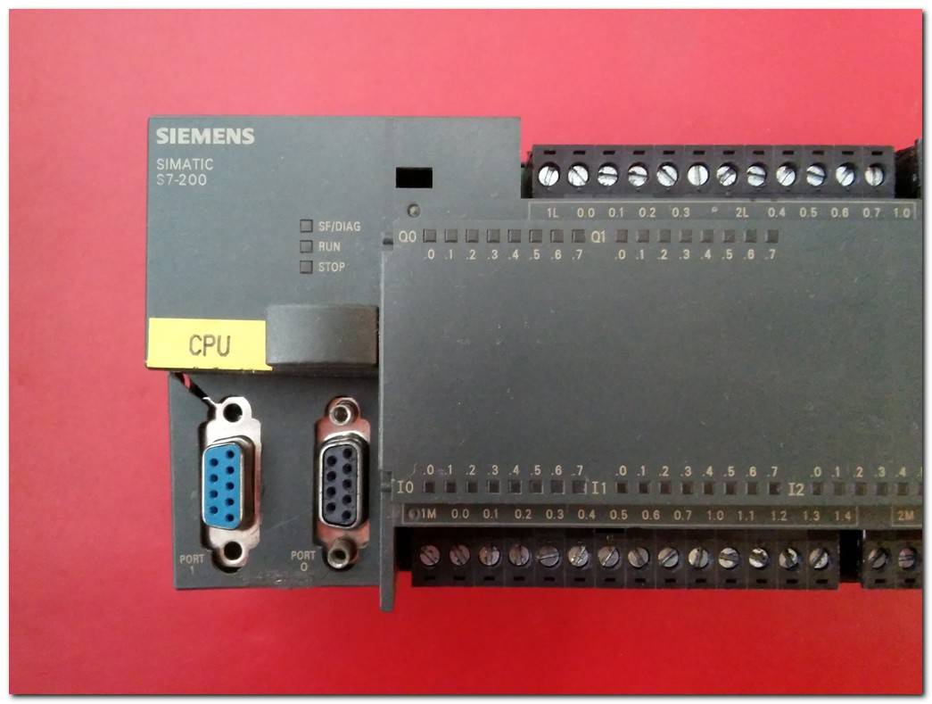SIEMENS 6ES7 216-2BD23-0XB0 6ES7216-2BD23-0XB0 SIMATIC S7-200 CPU 226 AC-DC-RLY PLC
