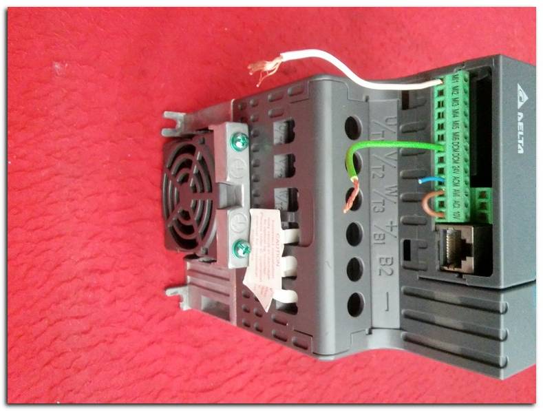DELTA VFD022E43A  2,2KW 3HP INPUT 380V AĞIR ŞART SÜRÜCÜ
