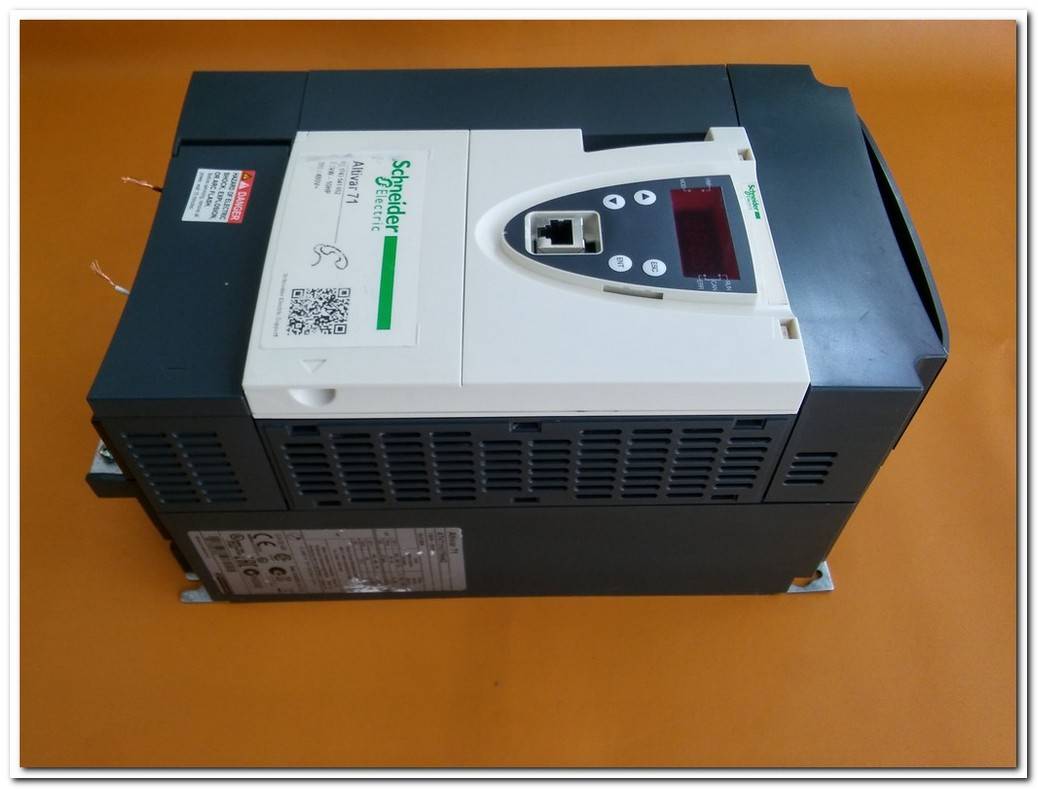 TELEMECANIQUE ATV71HU75N4Z ATV71 7,5 KW ALTİVAR 71 7,5KW SÜRÜCÜ ATV71 ATV71HU75N4